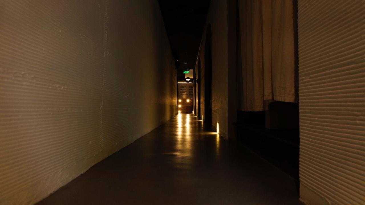 Corredor interior de Nórdico Ice, espacio de bienestar en Bogotá