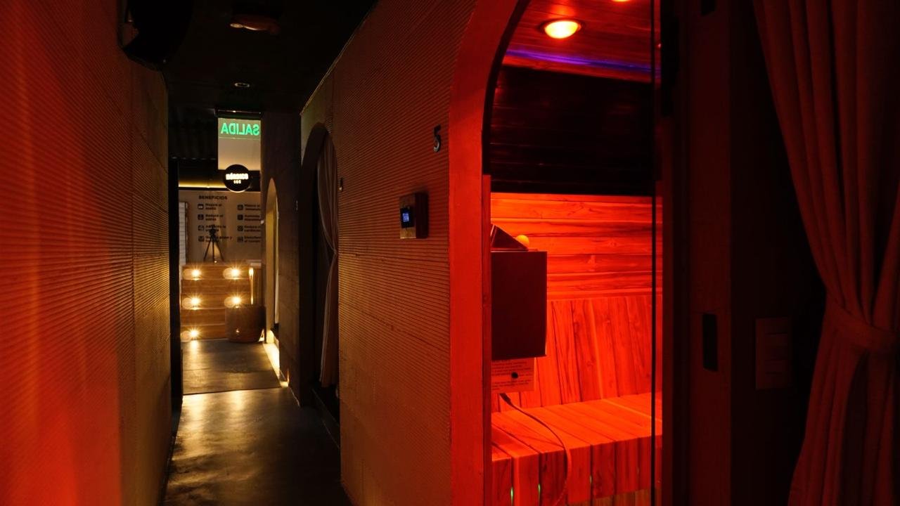 Corredor de sauna y recuperación en Nórdico Ice Bogotá